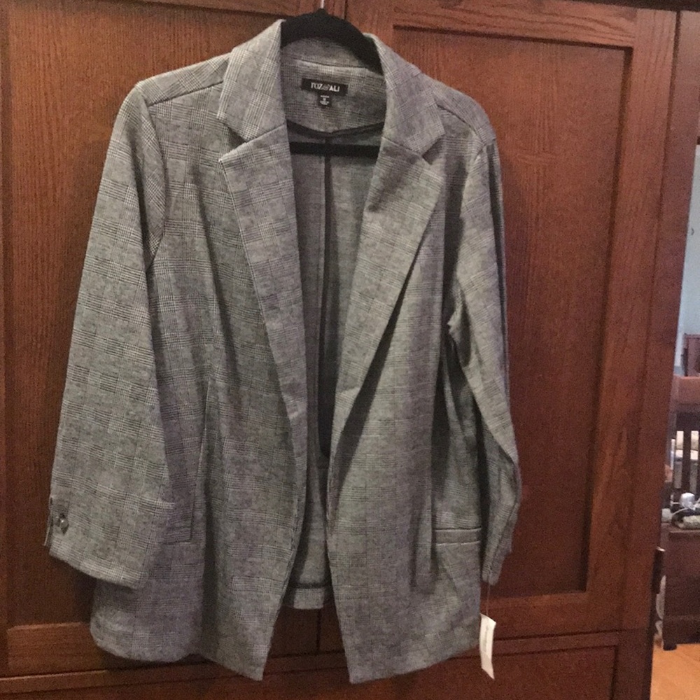 Beautiful tweed blazer by Roz & Ali.  NWT!